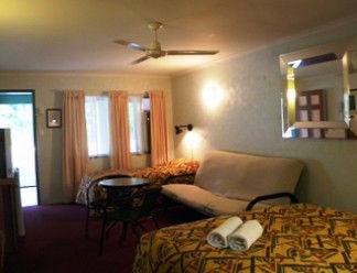 Beerwah Glasshouse Mountains Motel - Accommodation Ballina 1