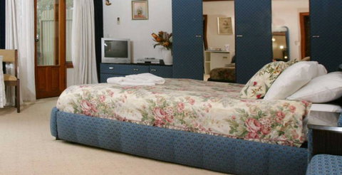 Chalet Swisse Spa Retreat - Accommodation Ballina 1