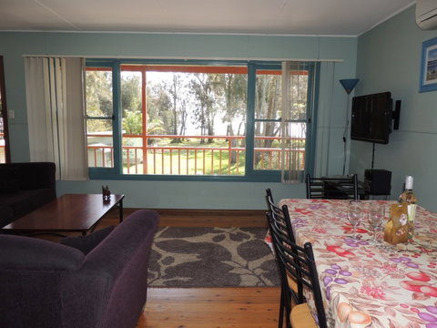 A Paradise Bungalow Waterfront - Accommodation Ballina 3
