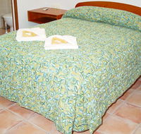 R  R  Woodgate Beach