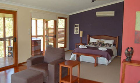 Ravensbourne Escape Tree Tops - Accommodation Ballina 4