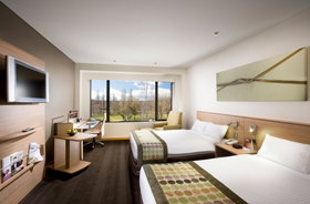 Crowne Plaza Canberra - Accommodation Ballina 1