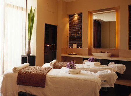 The Mansion Hotel - Accommodation Ballina 0