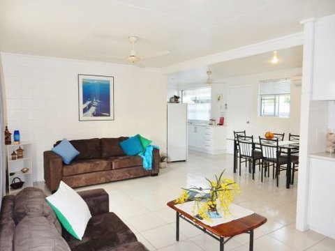 Lucinda Holiday Rentals  - Accommodation Ballina 0