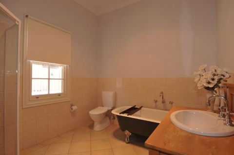 Charlie Bates Cottage - Accommodation Ballina 5