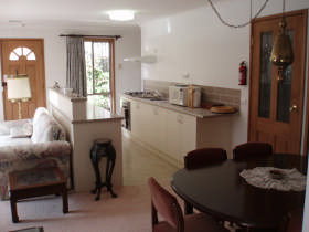 Adrienne's Place On Hill - Accommodation Ballina 0