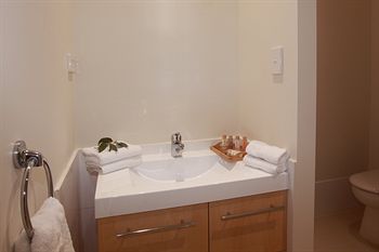 H Boutique Hotel - Accommodation Ballina 2