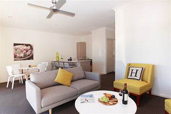 H Boutique Hotel - Accommodation Ballina 3