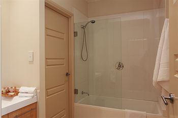 H Boutique Hotel - Accommodation Ballina 4
