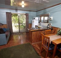 Crayfish Creek Van and Cabin Park and Spa Treehouse - Accommodation Ballina