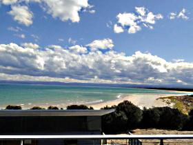 Freycinet Beach Apartments - Accommodation Ballina 0