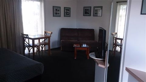Budget On The Lake - Accommodation Ballina 0