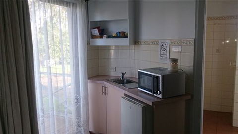 Budget On The Lake - Accommodation Ballina 1