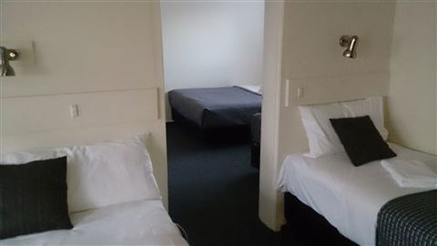 Budget On The Lake - Accommodation Ballina 4