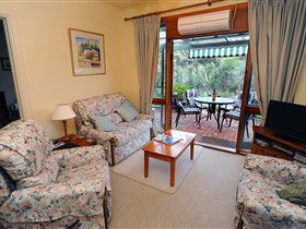 Coach House St Helens Cottages - Accommodation Ballina 1