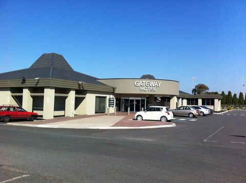 Gateway Hotel - Accommodation Ballina 0