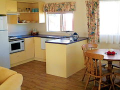 Poinciana Cottages - Accommodation Ballina 1