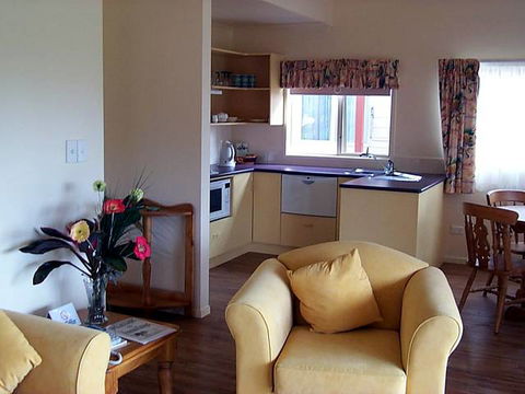 Poinciana Cottages - Accommodation Ballina 0