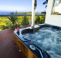 The White House Ocean View Spa Villa - Accommodation Ballina