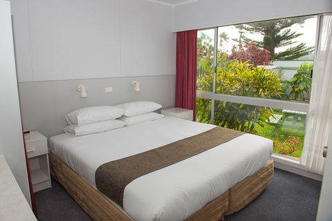 Tudor Apartments - Accommodation Ballina 0
