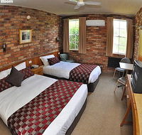 Log Cabin - Accommodation Ballina
