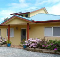 Whitby on Wallis Lakefront Cottage - Accommodation Ballina