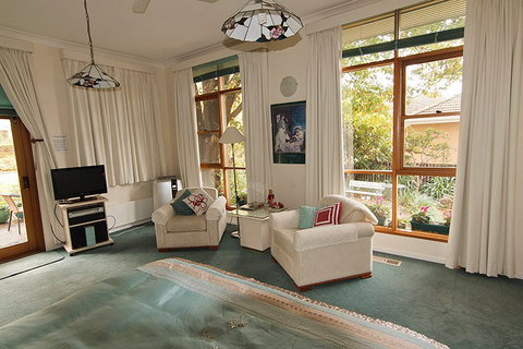 Practically Lakeside B And B - Accommodation Ballina 2