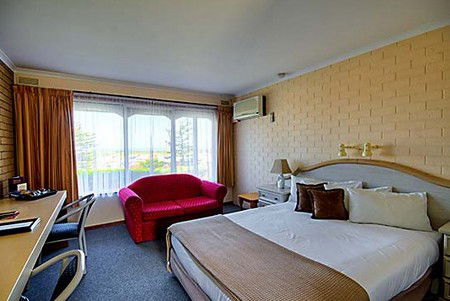 Raglan Motor Inn - Accommodation Ballina 0