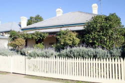 Florennes Heritage Cottage - Accommodation Ballina 0