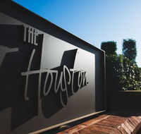 The Houston Wagga - Accommodation Ballina
