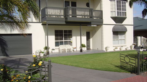 Glenelg Sea-Breeze B&B - Accommodation Ballina 0