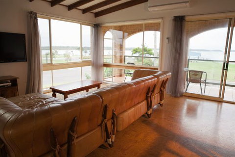 Greenwell Point House - Accommodation Ballina 1
