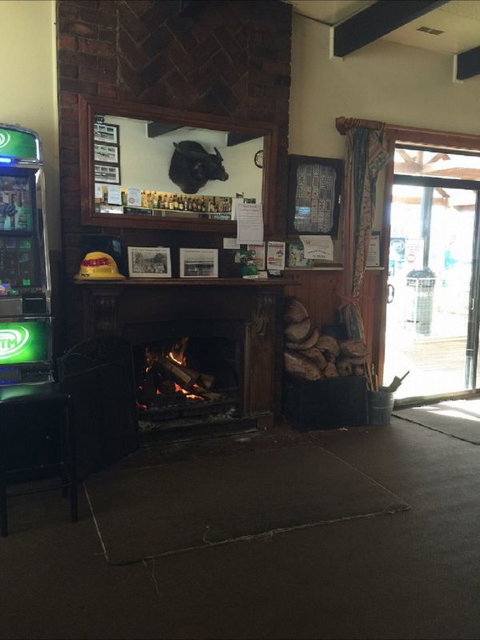 Royal Hotel Snake Valley - Accommodation Ballina 2