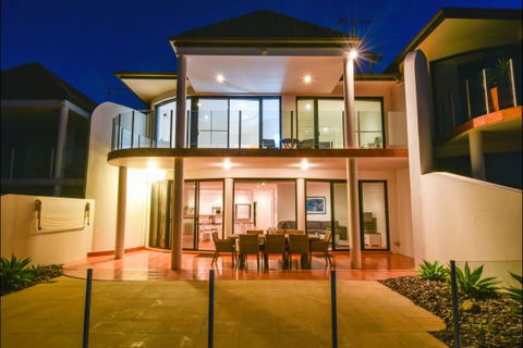 Villa Provence Beach House - Accommodation Ballina 2