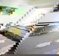 6 Point Lookout Beach Resort