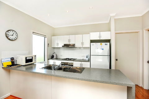 Ariadne - A Hop Skip And A Jump To The Beach With Sea Views - Accommodation Ballina 4