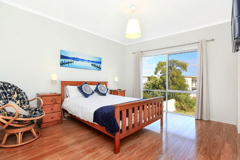 Ariadne - A Hop Skip And A Jump To The Beach With Sea Views - Accommodation Ballina 6