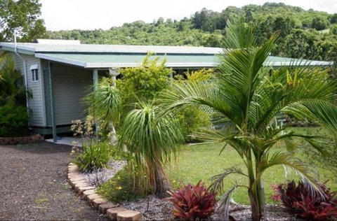 Halls Country Cottages - Accommodation Ballina 0