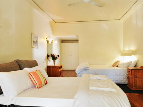 The Eltham Hotel - Accommodation Ballina 1