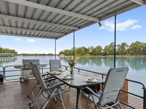 Boats And Bedzzz - The Murray Dream Self-contained Moored Houseboat - Accommodation Ballina 0