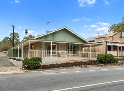 Williamstown Bed & Breakfast - Accommodation Ballina 0