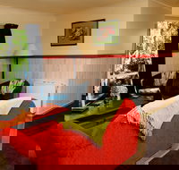 Crays Accommodation - The Esplanade