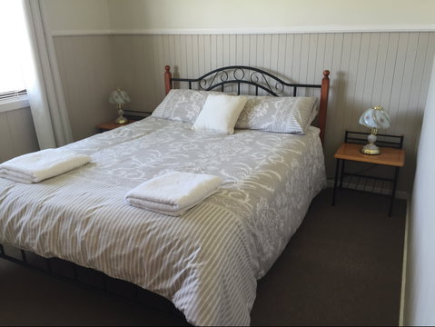 Riverland Holiday Cottage - Accommodation Ballina 1