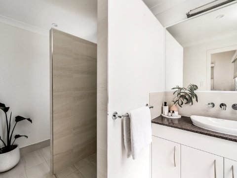 Shore Beats Work - Accommodation Ballina 1
