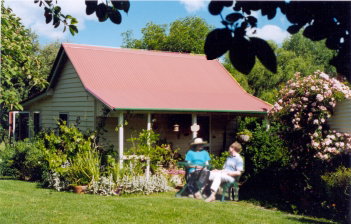 Poppys Cottage B&B - Accommodation Ballina 0