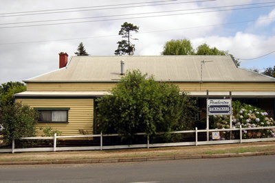 Pemberton Backpackers YHA & Budget Cottages - Accommodation Ballina 0