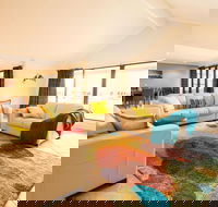 Canal Elegance in Yunderup - Accommodation Ballina