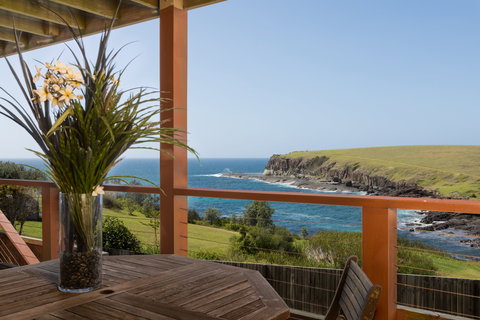 Absolute Oceanfront Cottage - Accommodation Ballina 0