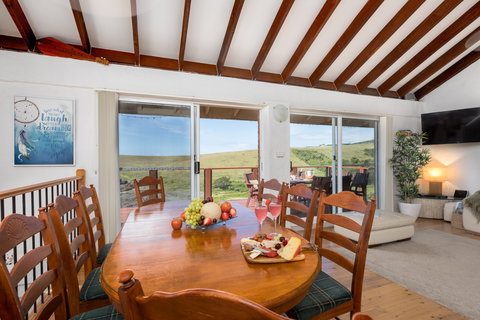 Absolute Oceanfront Cottage - Accommodation Ballina 2