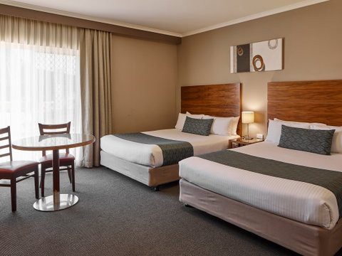 Quality Hotel Dickson - Accommodation Ballina 1